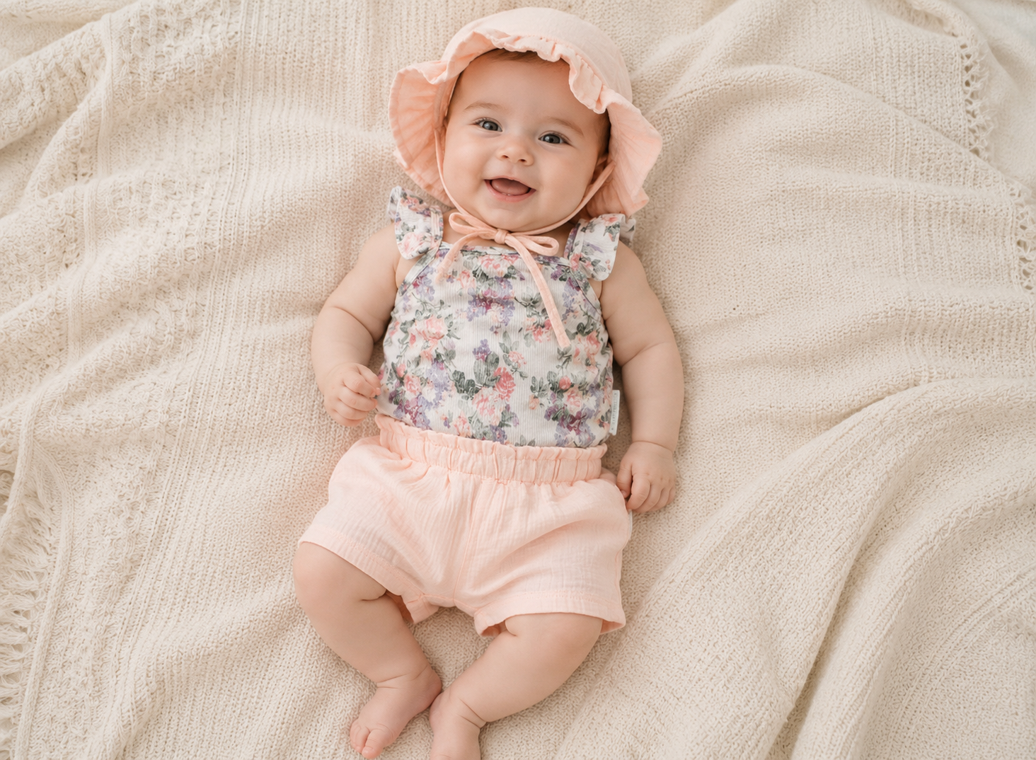 Girl Muslin with shorts and hat