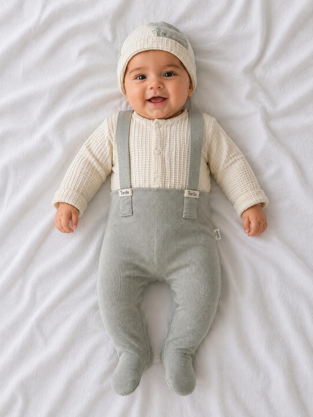 Baby Boys Dungaree Style Romper &amp; Hat Set.